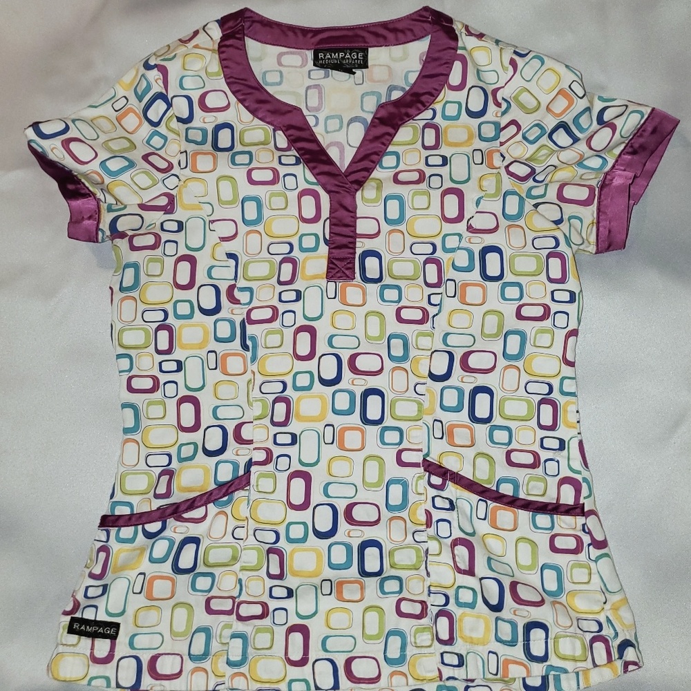 🙌Price Drop🙌Patterned Scrub Top